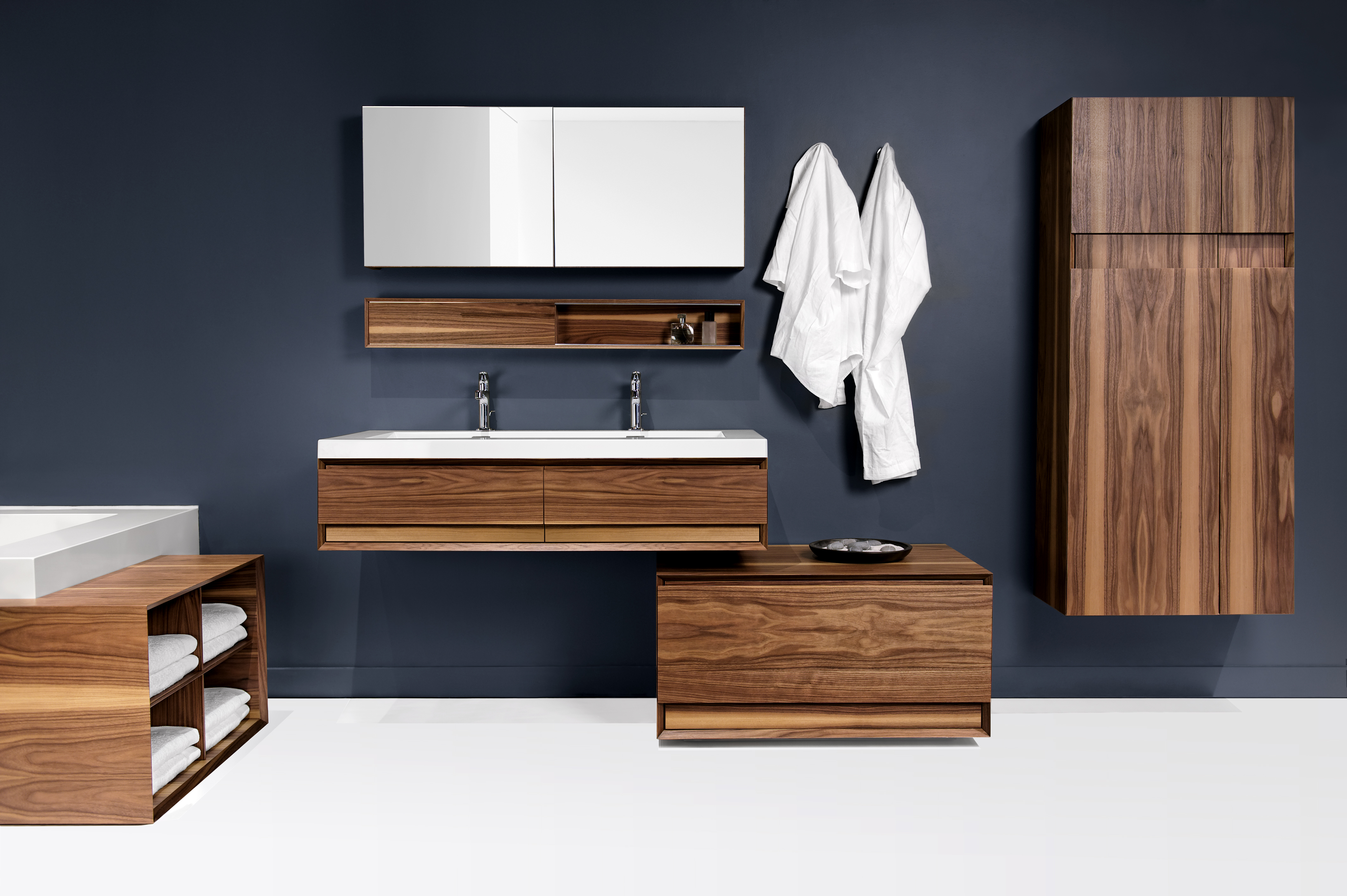 Storage for Cube Bathtub 4 Storage for Cube Bathtub