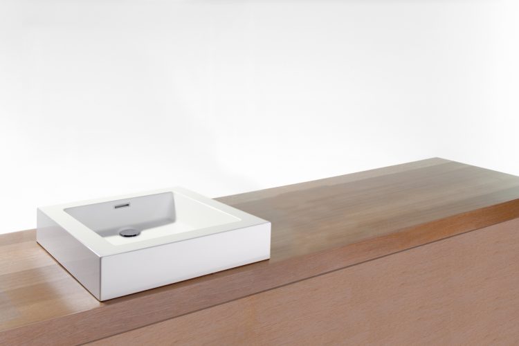 vc18 Lavatory sink