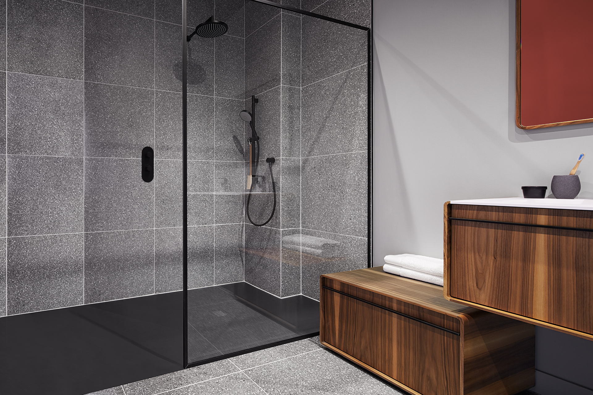 FEEL_DFL7242C_Black-Slate_Lifestyle